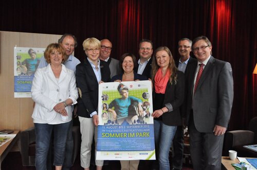 Foto mit Sponsoren anlässlich der Pressekonferenz zu Sommer im Park 2012