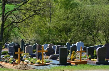 Friedhof_Gräber