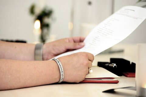 hands-4476303_1280