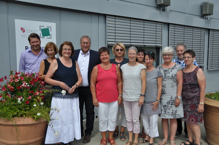 Beier und Wamers mit den Kolleginnen und Kollegen 