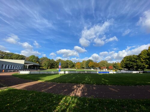 Sportplatz_Schwimmbad_I