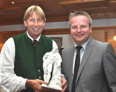 Uebergabe einer Herkules Statue an den Zeller Bürgermeister
