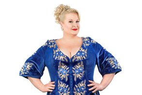 2027-06-13 DaphnedeLuxe_Kopfhoch_quer_Foto-DominicReichenbach