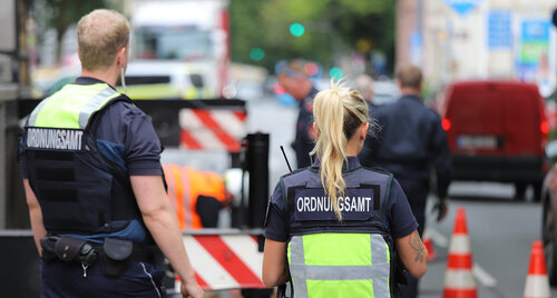Mitarbeiter Ordnungsamt_Rückenansicht