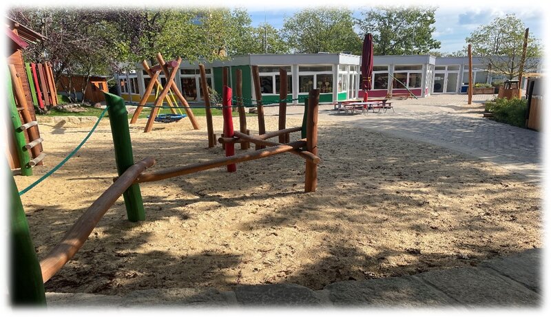 Gartenansicht der Kita Vellmar-West mit Spielgeräten