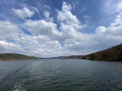 Randvoll - 199 Millionen Kubikmeter Wasser passen in den Edersee.