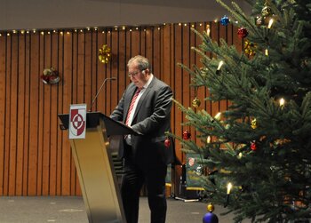 Bürgermeister Manfred Ludewig eröffnet die Veranstaltung