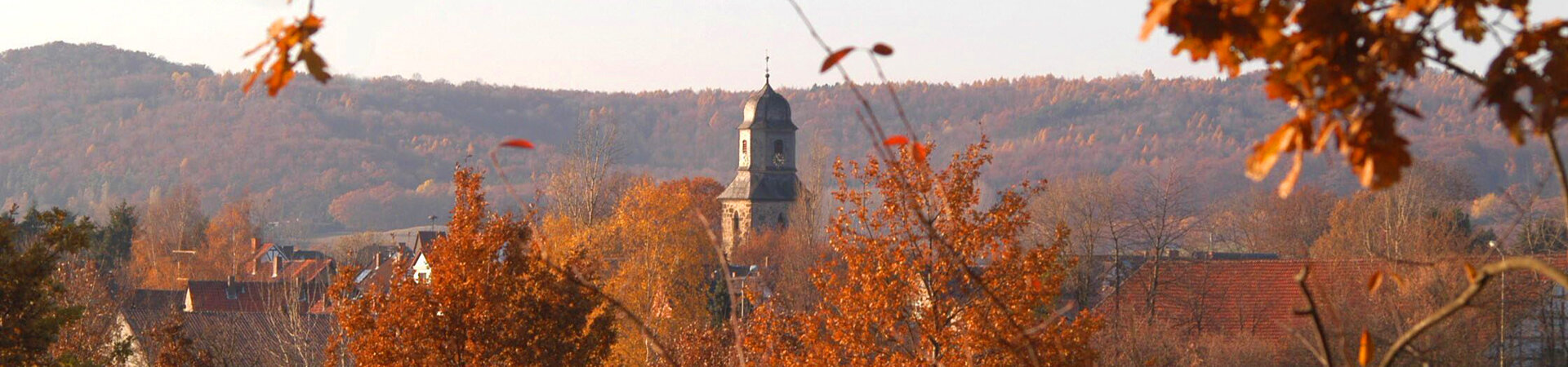 Panorama Obervellmar im Herbst mit Kirche